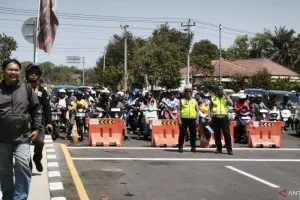 Ditlantas Polda DIY Larang Pengendara Berhenti dan Berjualan di Kelok 23