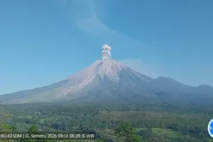 Hari Ini, Gunung Semeru Kembali Erupsi 3 Kali dengan Tinggi Letusan hingga 1.000 Meter