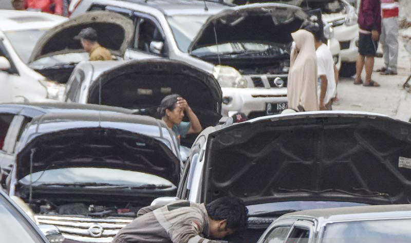 Jangan Panik! Ini SOP yang Aman Saat Mobil Mogok di Perja...
