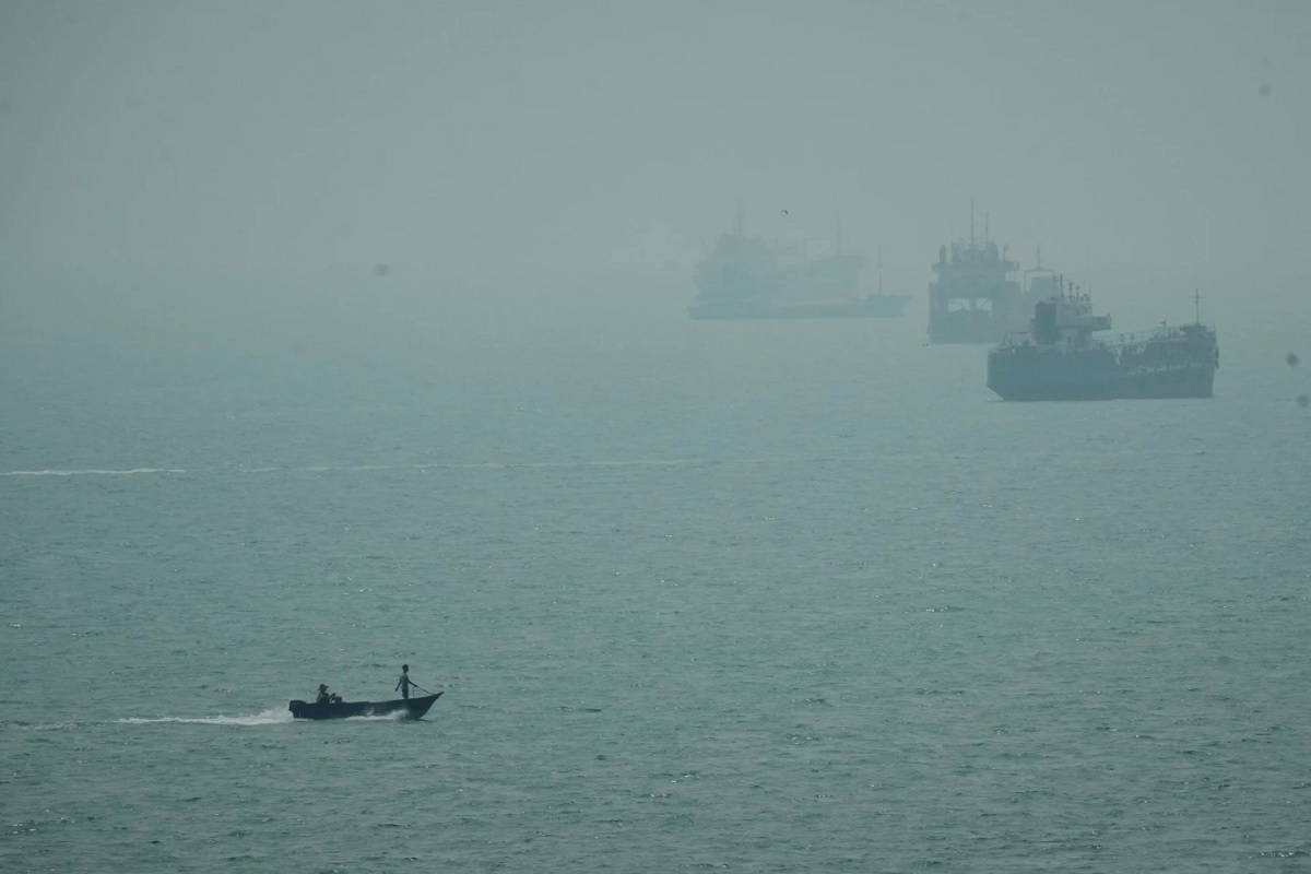 Kapal Kargo Iran Kembali Diserang, Pembicaraan Regional tentang Selat Hormuz Dibatalkan