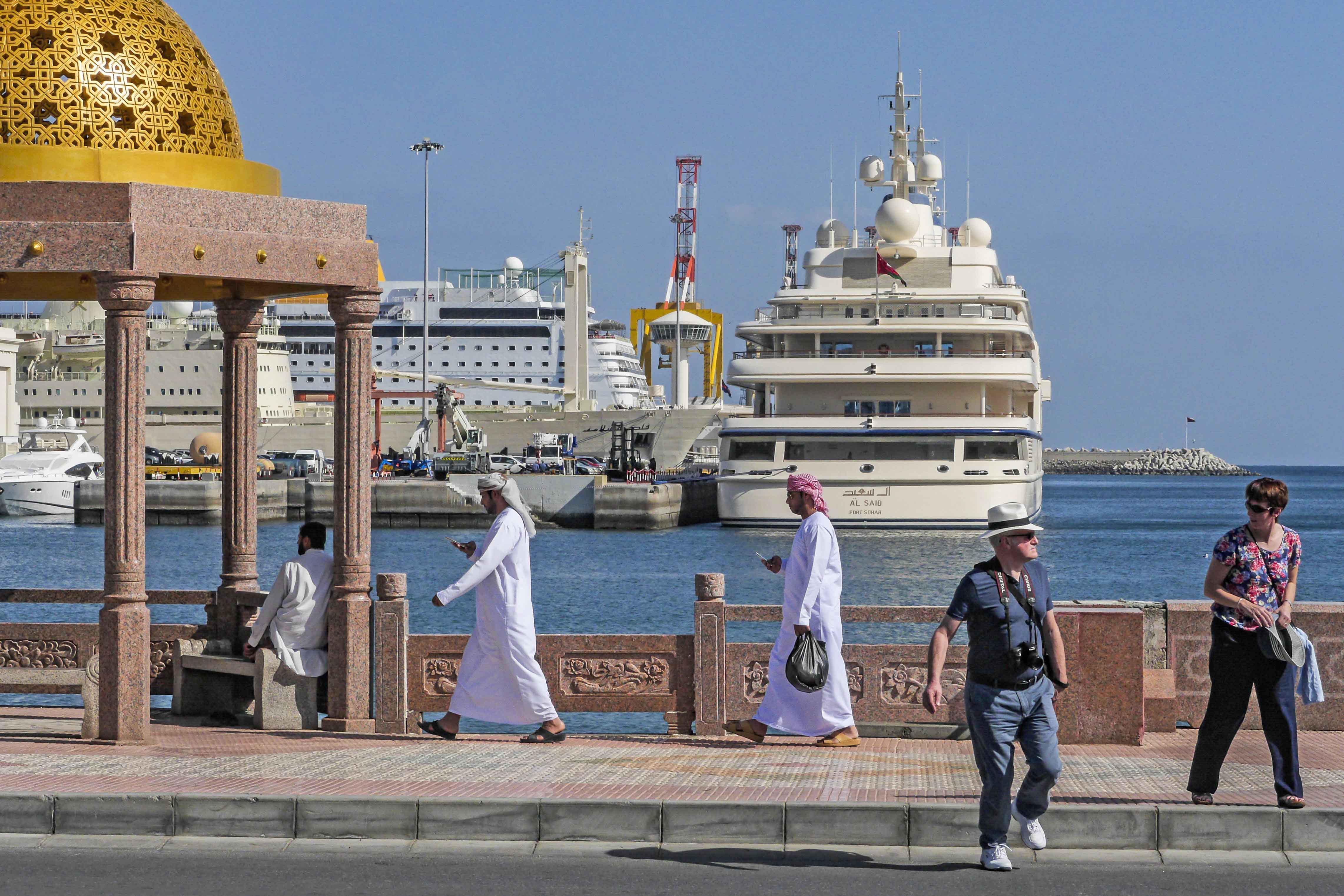 Oman Tunda Pertemuan Darurat Bahas Selat Hormuz