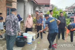 Penyaluran 238.500 Liter Air Bersih untuk Mengatasi Kekeringan di Dharmasraya Sumbar