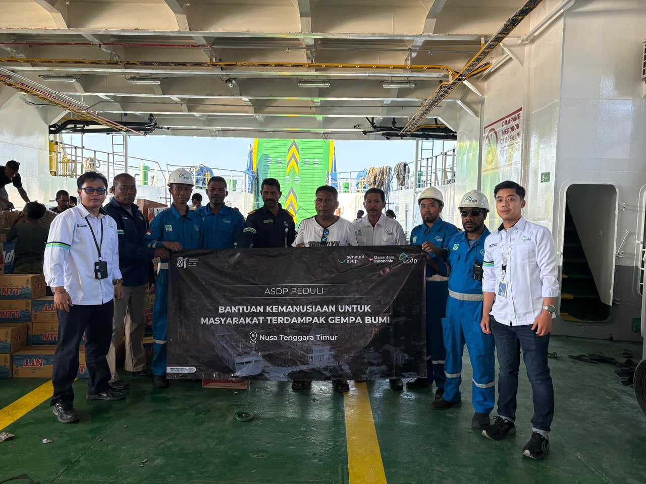 Tiba di Palue, KMP Inerie II Bawa Bantuan Kemanusiaan unt...