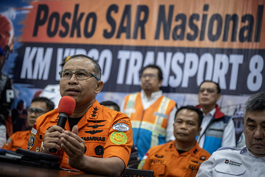 Virgo Transport 8 Dihantam Ombak, 128 Orang Masih Dicari