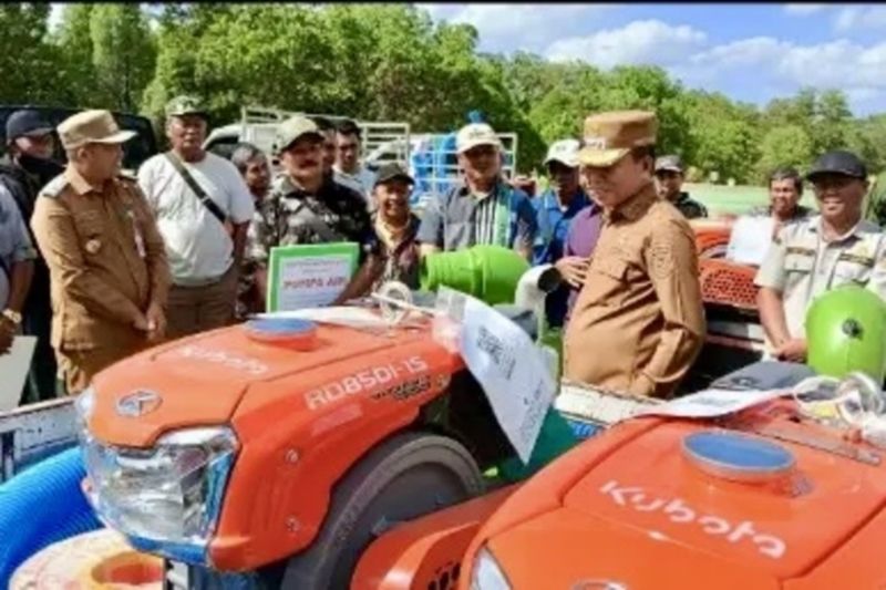 Antisipasi Kekeringan, Pemkab Konawe Selatan Salurkan 70 Pompa Air ke Petani 