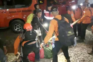 Pendaki Tiongkok Terpeleset dan Pingsan di Gunung Rinjani, Tim Sar Bergerak Cepat