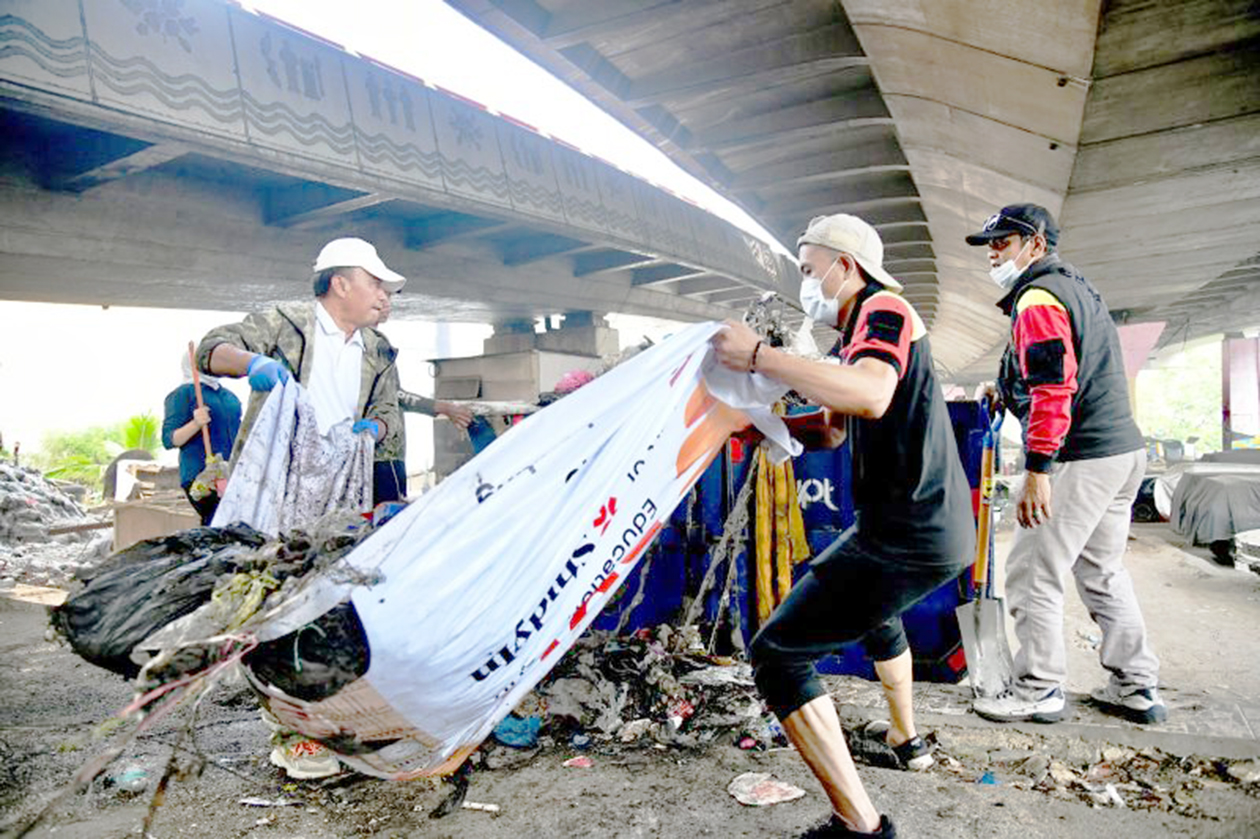 Wajah Ikonis Kota Bandung Tercoreng, Kolong Jembatan Pasupati Penuh Sampah Menumpuk