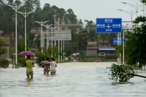 Zona Bahaya Meluas Akibat Hujan Lebat, 55.000 Warga Hainan Dievakuasi Massal