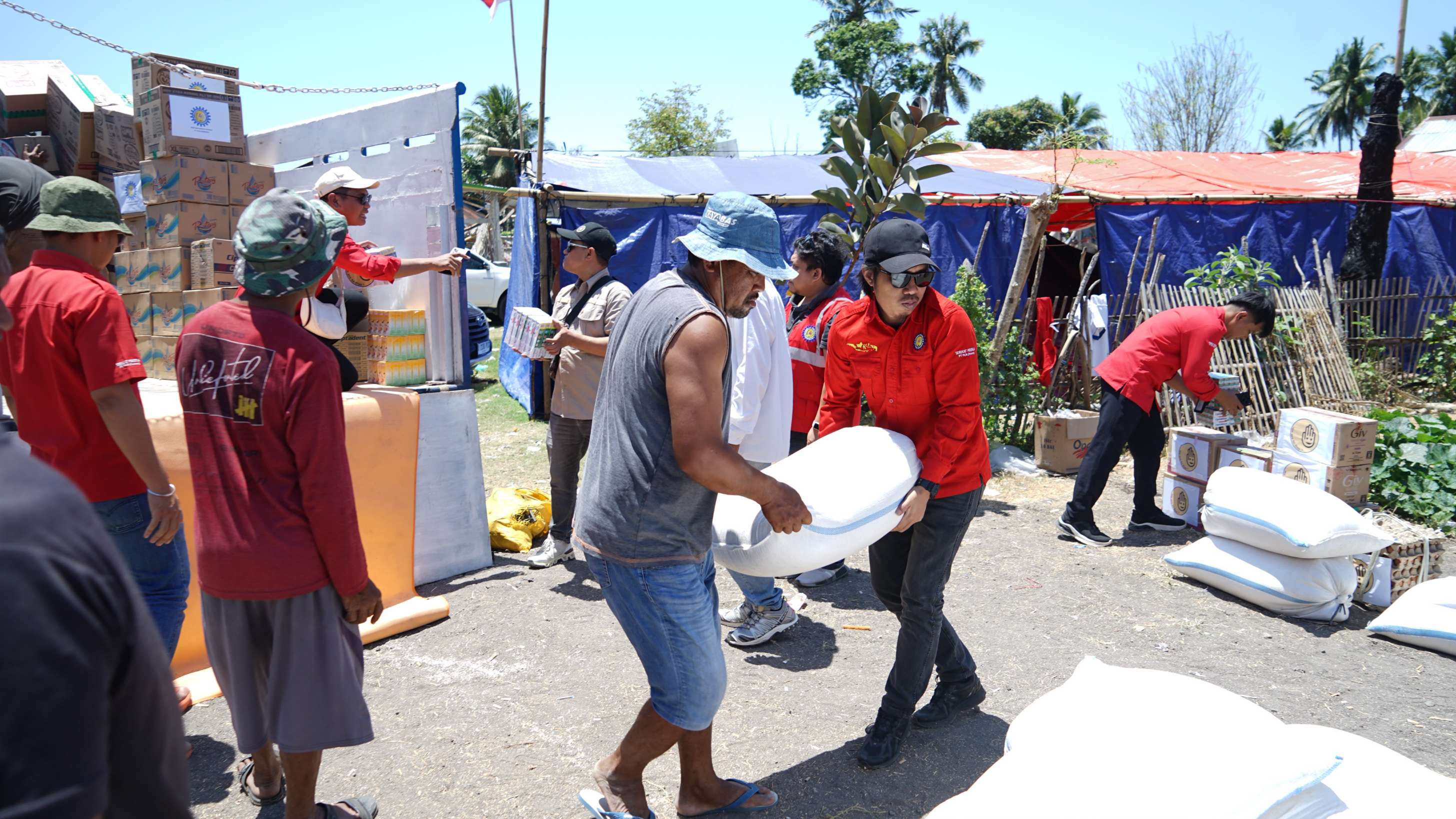  Bantu Warga Terdampak Gempa, Pekerja PLN Sumbang 25 Rumah Untuk Korban Bencana di Flores