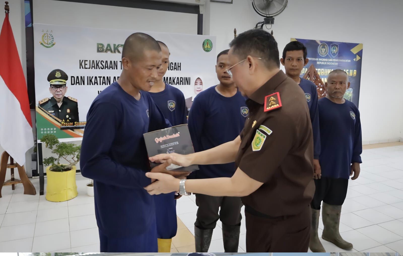 Berbagi untuk Negeri, Kajati Teguh Subroto Sapa Warga Binaan Nusakambangan