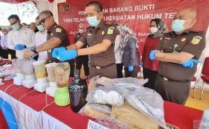 Kejari Tangerang Selatan Musnahkan Barang Bukti dari 124 Perkara