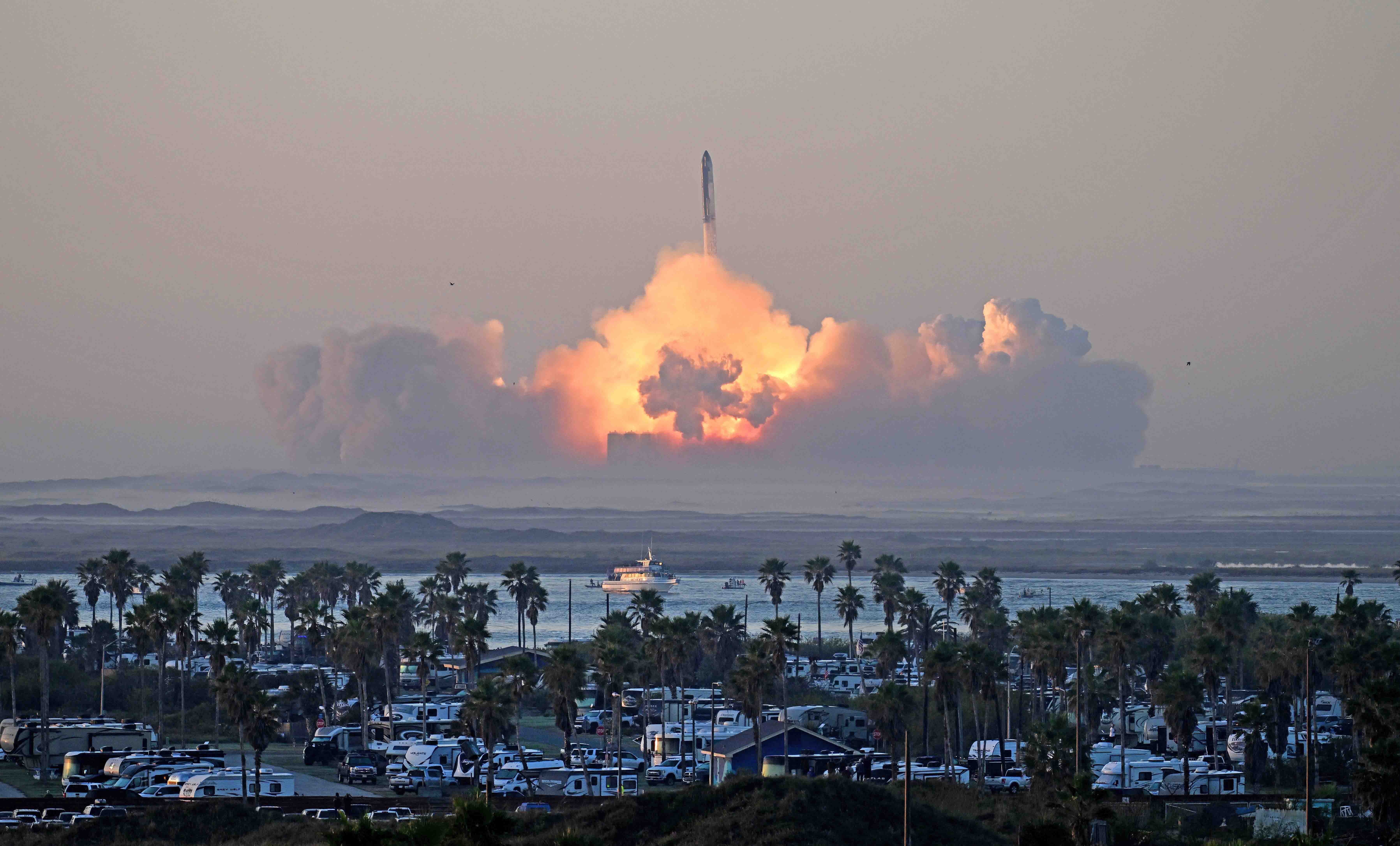 Roket Terbesar SpaceX Siap Segera Taklukkan Orbit Bumi