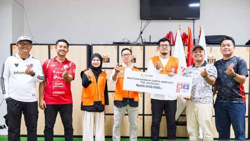 The Jakmania Peduli Gempa NTT, Bantuan Rp50 Juta Disalurk...