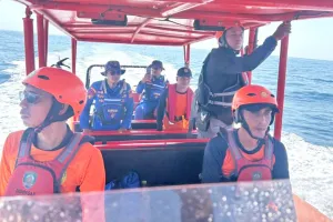 Basarnas Bali Temukan Tiga Awak Kapal Cepat Baliman yang Hilang Lima Hari