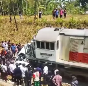 Fortuner Terseret 1 Kilometer Ditabrak KA Ijen Ekspres di Jember, Pengemudi Meninggal