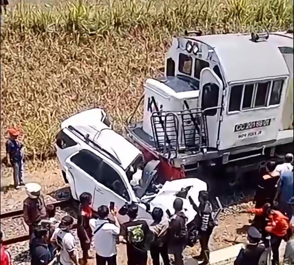 Fortuner Terseret 1 Kilometer Tertabrak KA Ijen Ekspres di Jember, Pengemudi Meninggal