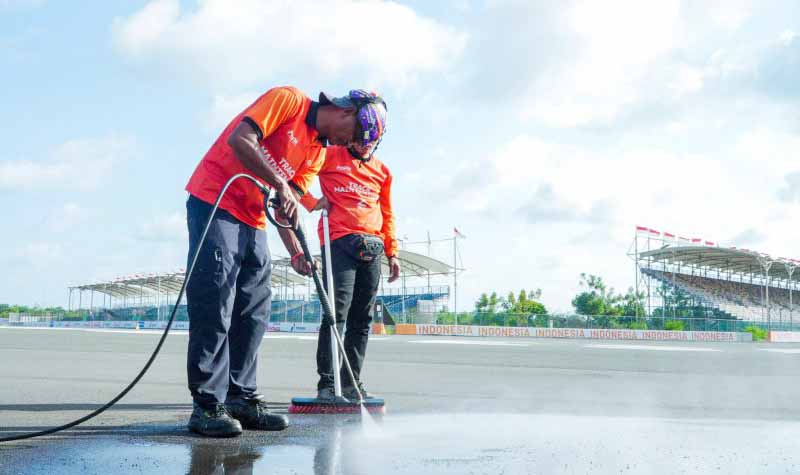 Jelang MotoGP 2026 Indonesia, Lintasan Sirkuit Mandalika Mulai Dibersihkan
