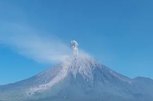 PVMBG: Gunung Semeru Erupsi Lagi