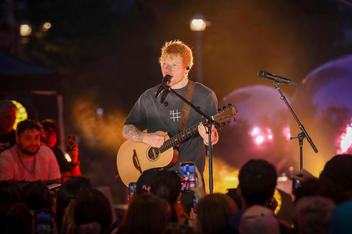Tur Konser Ed Sheeran Kacau, Rapper Macklemore Dikeluarkan, Artis-artis Lain Ikut Mundur