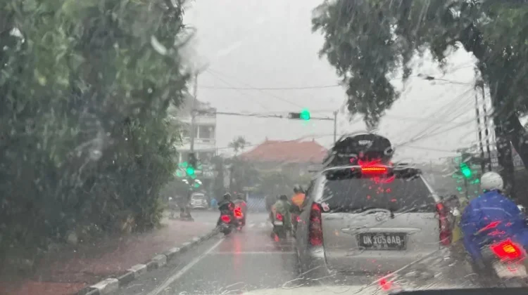 BMKG: Waspadai Hujan Lebat dan Bencana Hidrometeorologi d...