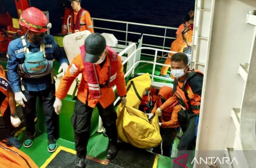 Tim “salvage” Melakukan Observasi Posisi Badan Kapal KM Virgo di Bawah Laut