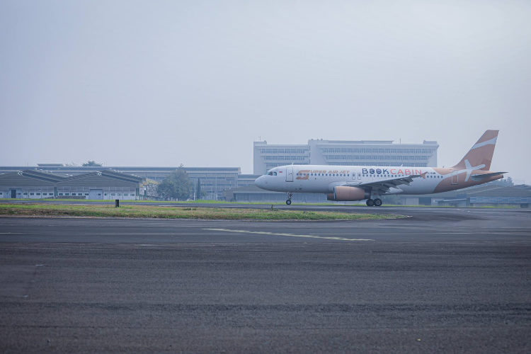 Super Air Jet Resmi Mengudara dari Bandara Husein Sastran...
