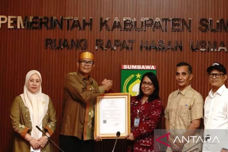 Bukan Sekadar Kain! 55 Motif Tenun Kre Alang Sumbawa Kini...