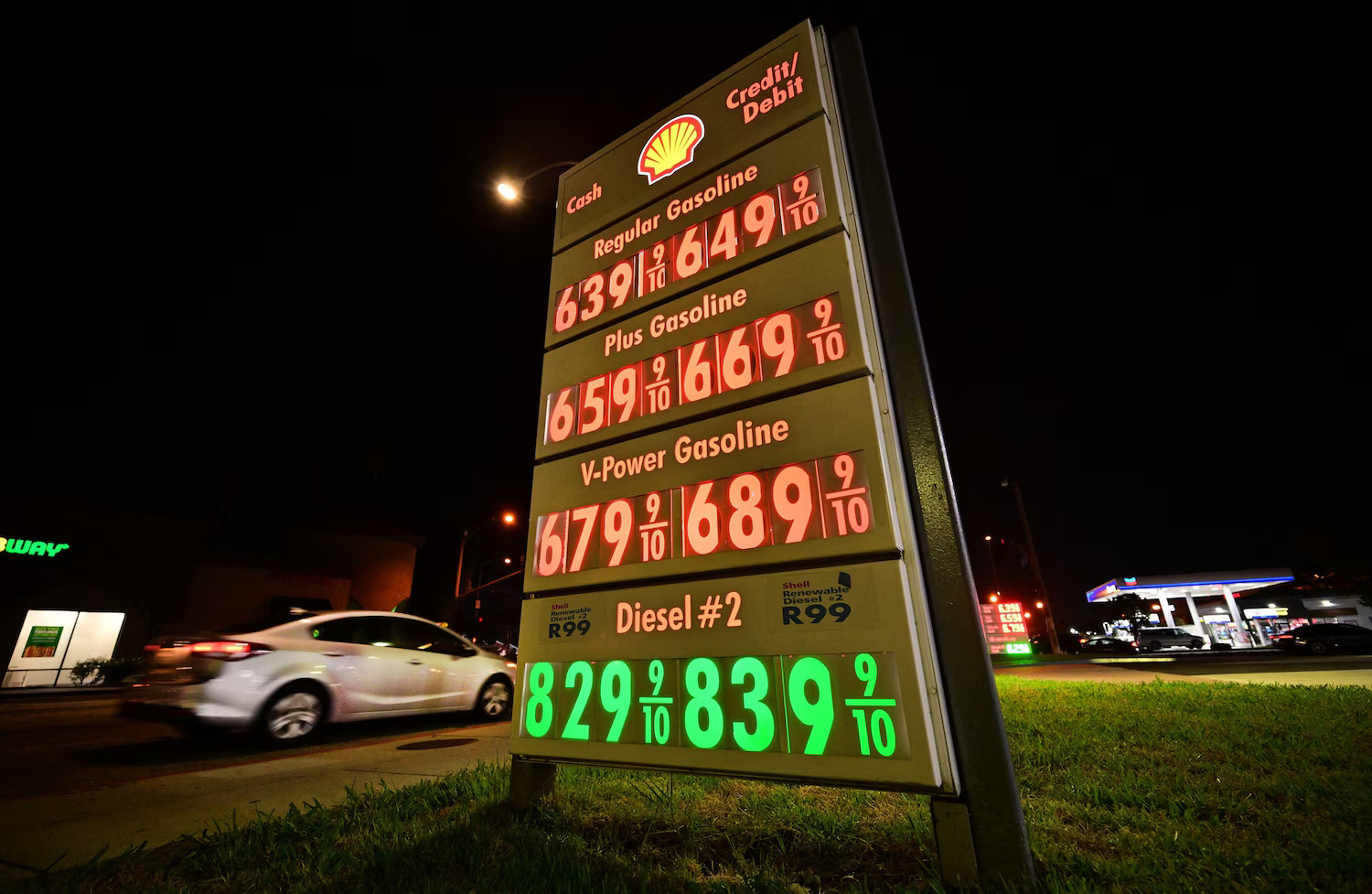 Harga Solar AS Melambung di atas 6 Dollar per Galon
