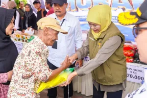 Pasar Murah ke-139 Jatim Di...
