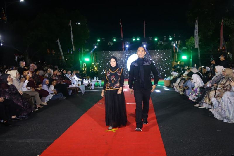 Pemkab Kudus Promosikan Produk Fesyen Lokal Lewat Peragaa...