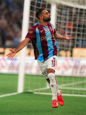 Salah Cetak Hat-Trick, Trabzonspor Hancurkan Galatasaray 4-0