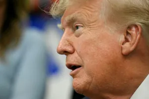 Trump Kecam Pengkritik AI, ...