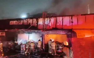 Bengkel Mobil Terbakar di Kemayoran, Damkar Kerahkan 88 Personel dan 22 Unit "Fire Truck"