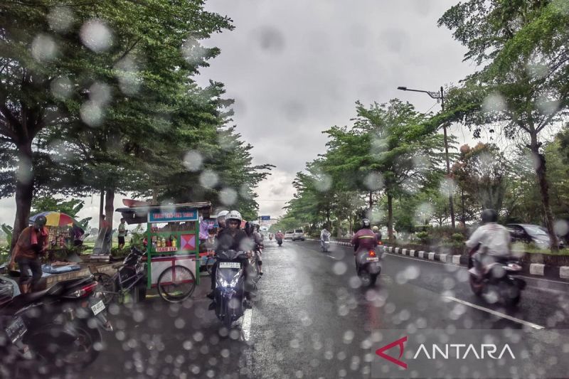 BMKG Prakirakan Hujan Ringan Bakal Dominasi Wilayah Indon...