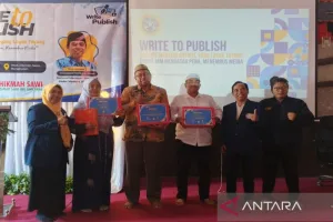 Bukan Sekadar Pelatihan! IKA Unair Bangkalan Gembleng Ratusan Orang Jadi Penulis