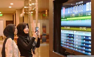 IHSG Anjlok Ke Zona Merah, Investor Deg-Degan Tunggu Keputusan Bank Indonesia