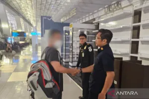 Imigrasi Tanjung Jabung Barat Deportasi WNA Filipina karena Langgar Izin Tinggal.