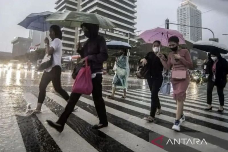Prediksi Cuaca Jakarta Senin: Cerah Berawan hingga Hujan ...