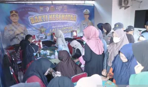 Satlantas Polres Situbondo Bagi Sembako dan Cek Kesehatan Gratis Buat Ojol