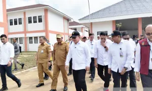 "Semua Anak Harus Sekolah" KSP Dudung Minta Warga Prasejahtera Manfaatkan Program Sekolah Rakyat