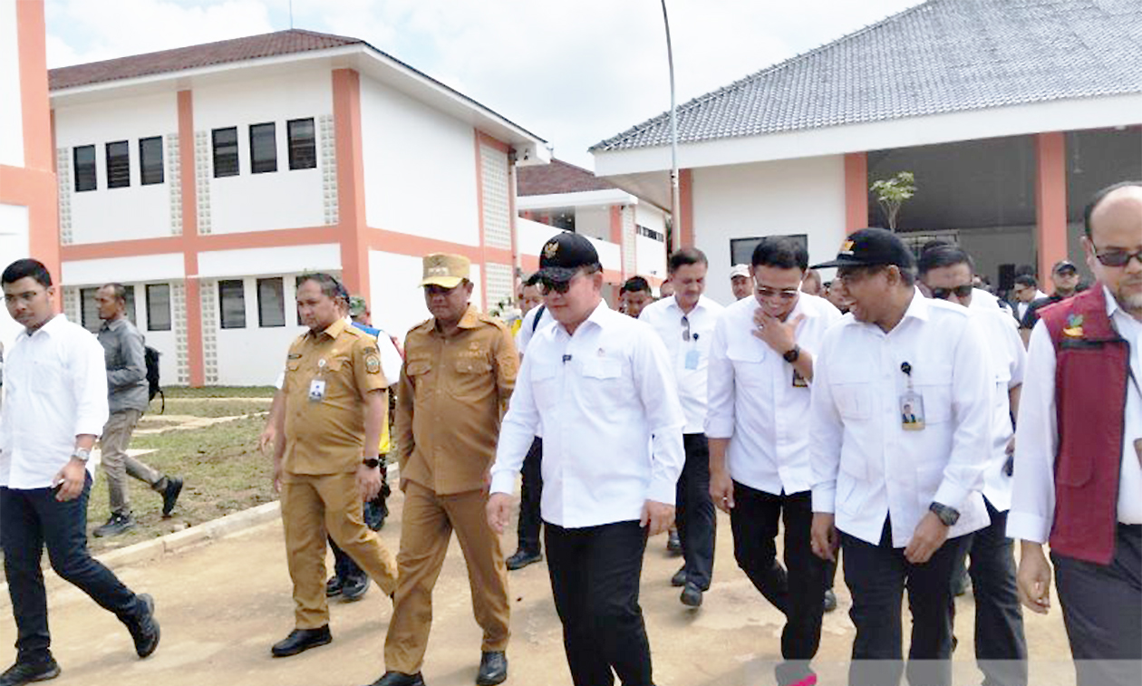 "Semua Anak Harus Sekolah" KSP Dudung Minta Warga Prasejahtera Manfaatkan Program Sekolah Rakyat