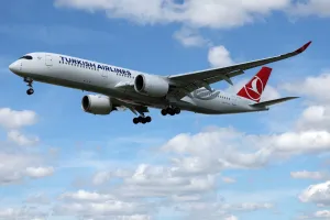Turkish Airlines Putar Balik ke Istanbul Saat Moskow Diserang Drone