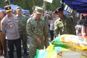 Bazar Murah untuk Menyambut HUT ke-81 TNI