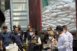 Bea Cukai Bongkar Modus 30 Kontainer Beras dan Garam Ilegal Disamarkan sebagai Bahan Kimia
