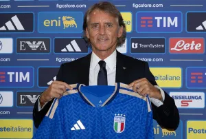 Mancini Tegaskan Tim Nasion...