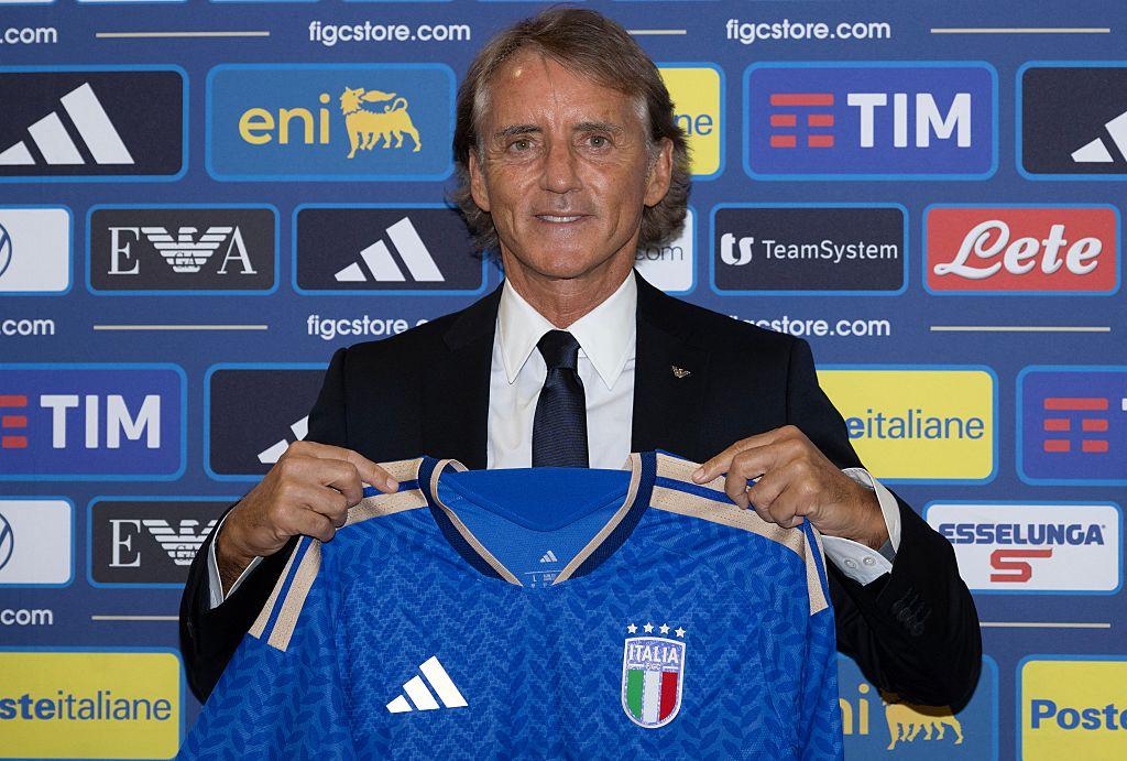 Mancini Tegaskan Tim Nasional Italia Harus Putus dengan M...