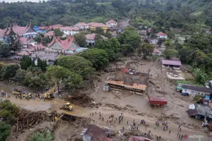 Pascabanjir Bandang Akses Jalan Lintas di Solok Mulai Dibuka