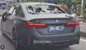 Pemobil BMW di Meruya Kabur Setelah Tabrak Secara Ugal-ugalan Sederet Pemotor
