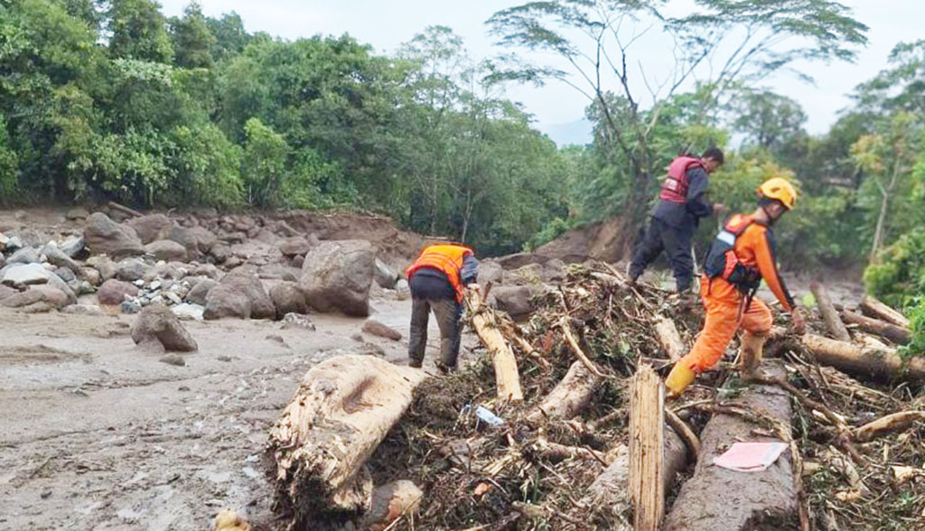Algusral dan Dafi  yang Hilang Akibat Banjir Bandang di Solok Belum Ditemukan