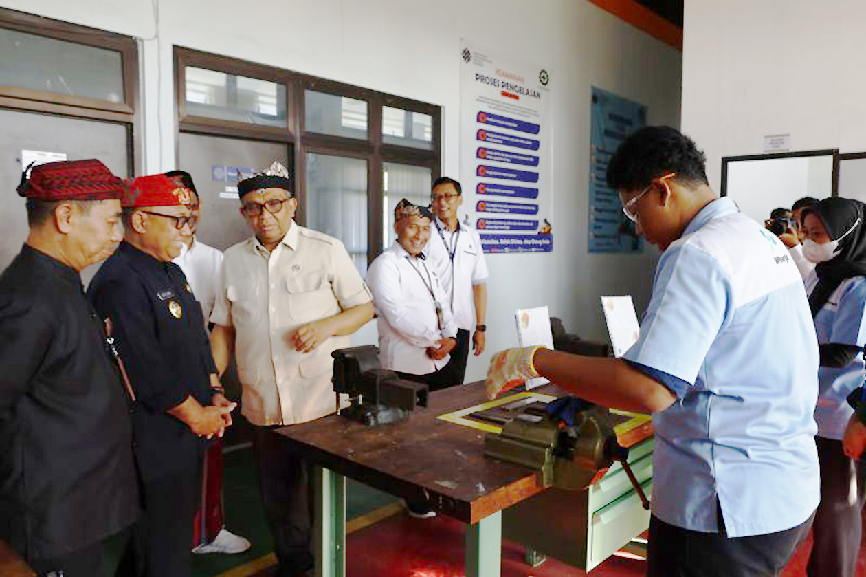 Gaji Bersih Rp21 Juta Per Bulan, Wamenaker Ajak Anak Muda Banyuwangi Garap Pasar Kerja Jepang